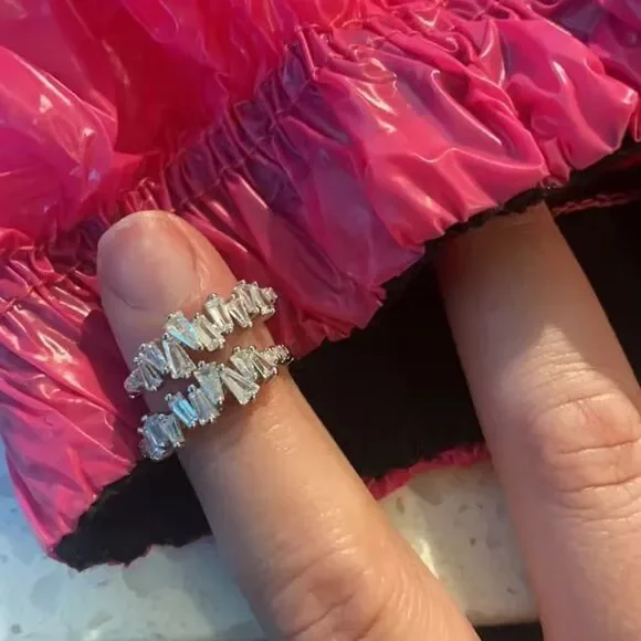 💎925 Sterling Silver Tapered Baguette zircon half C Hoop Earrings - Picture 3 of 9